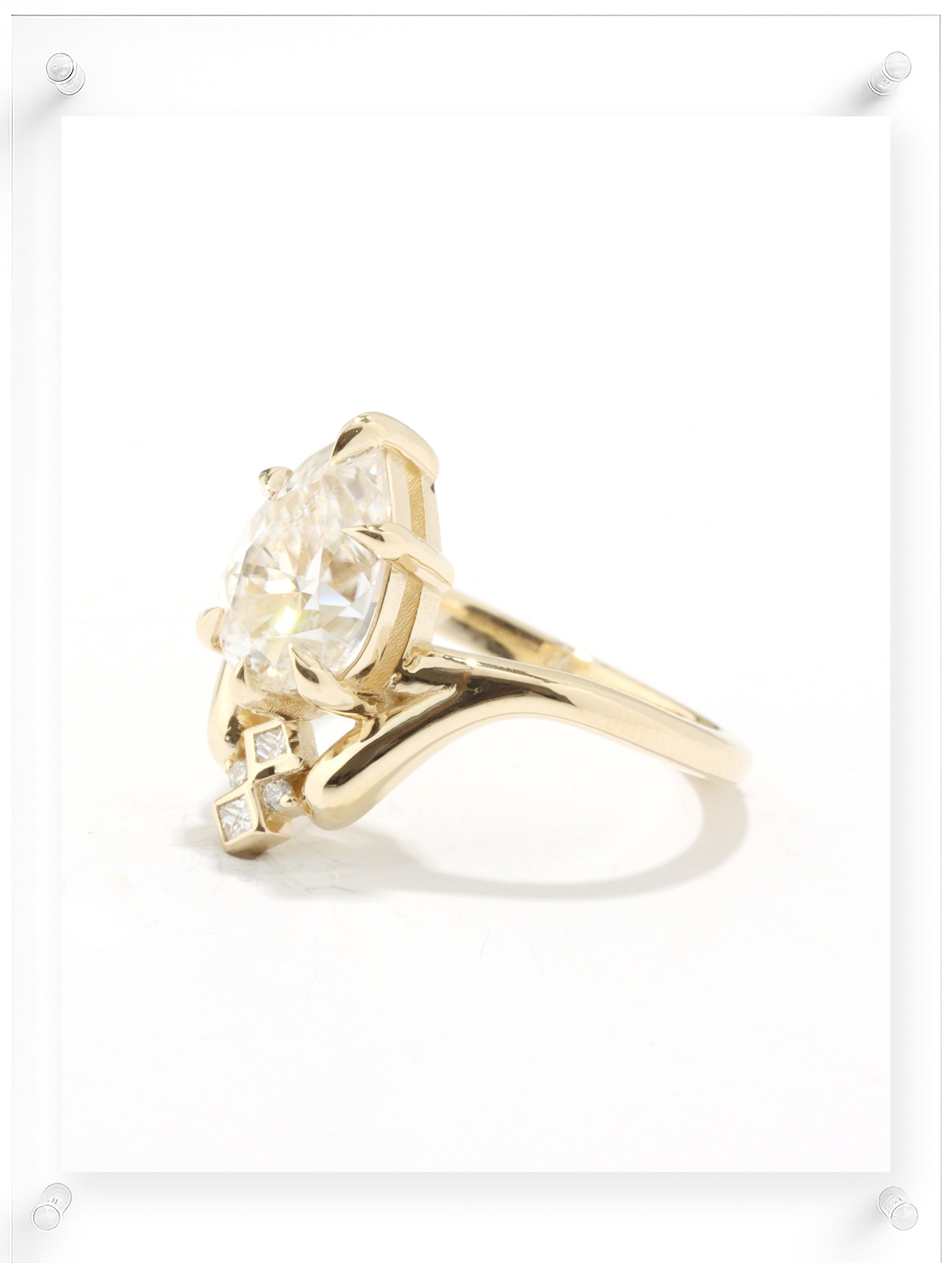 Gentle Aura Diamond Ring