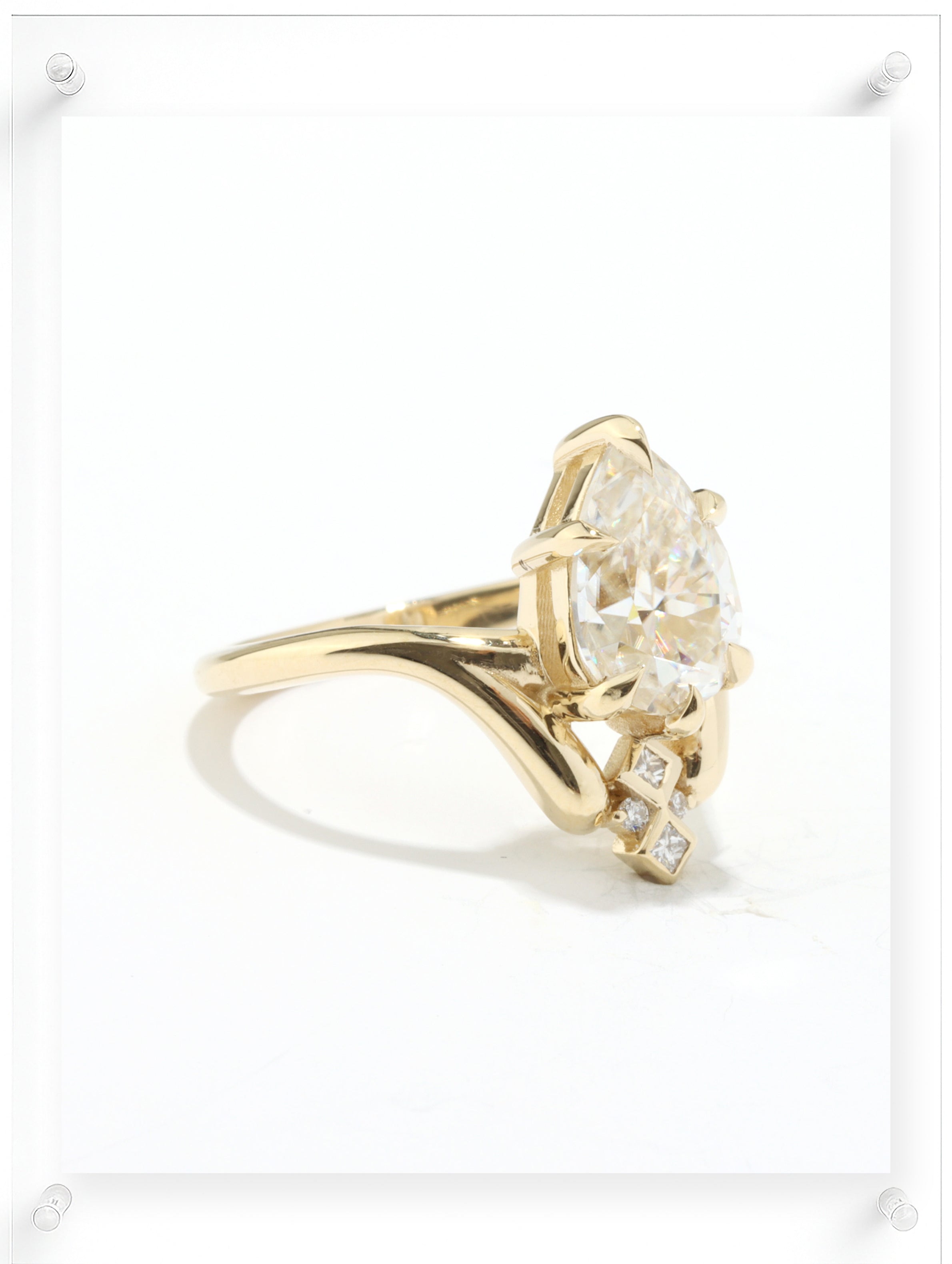 Gentle Aura Diamond Ring
