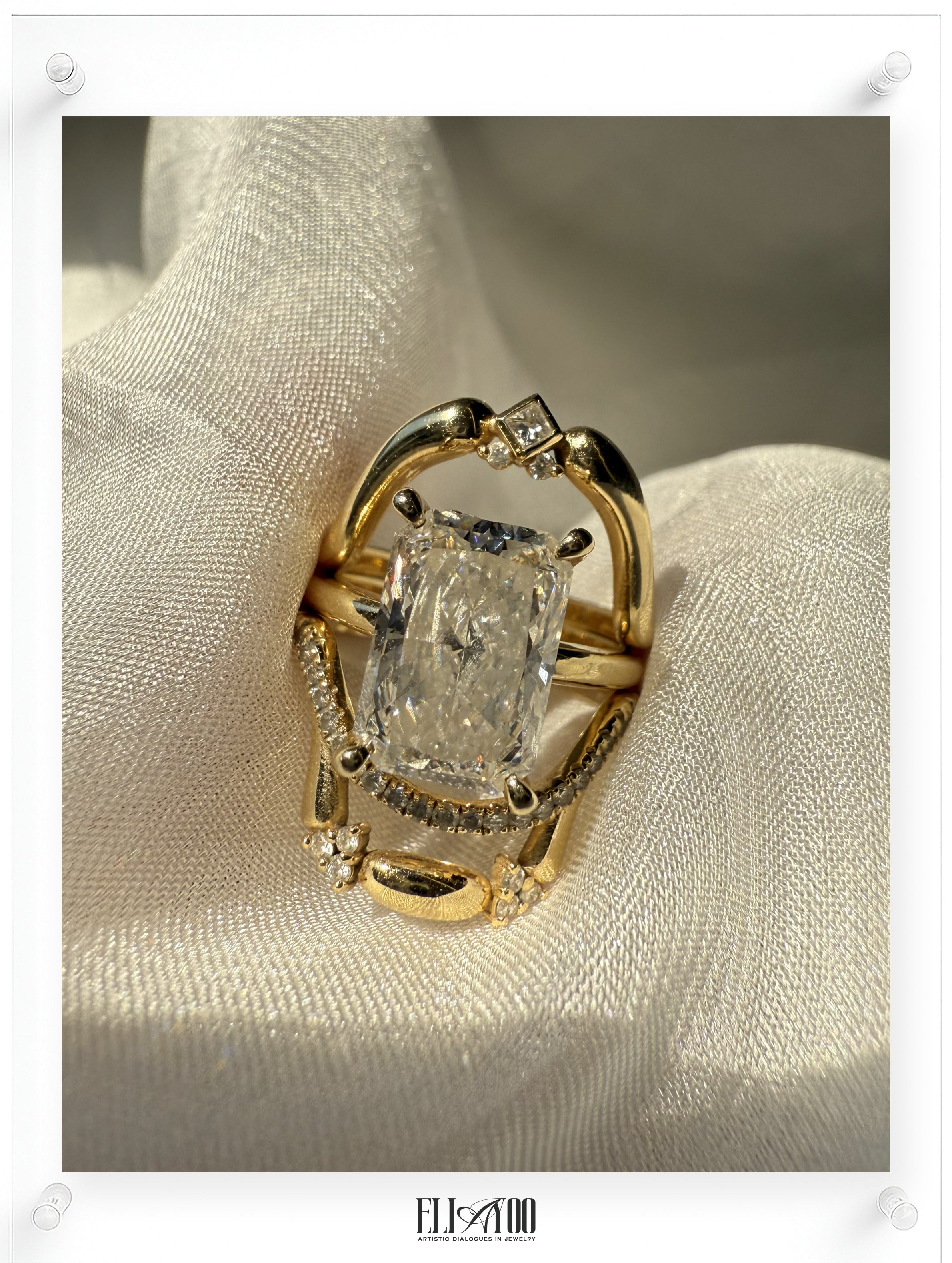 Anillo Lumarie de diamantes y moissanita