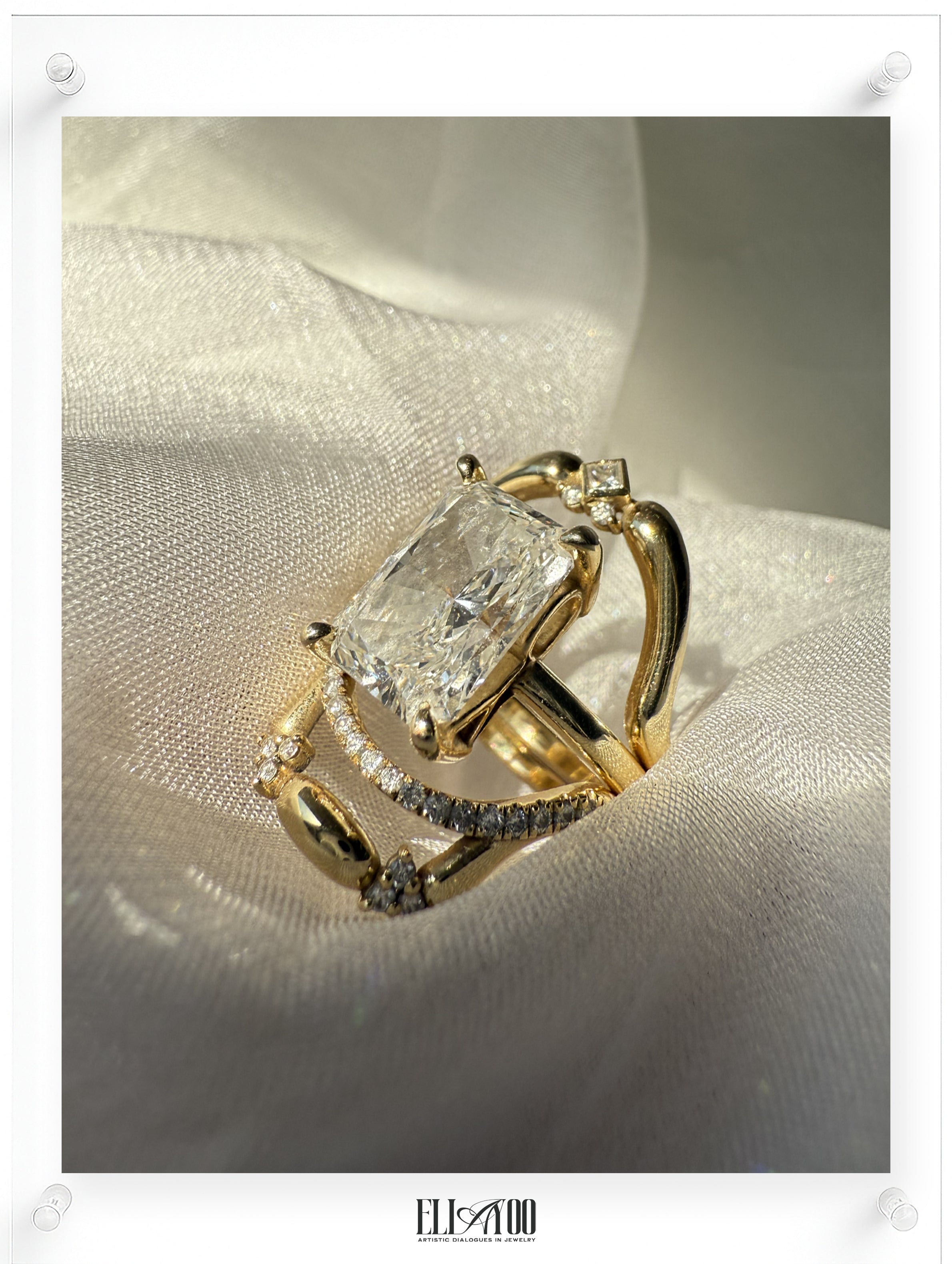 Anillo Lumarie de diamantes y moissanita
